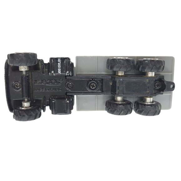 ERTL Diecast John Deere Flatbed Truck Black Gray 1:64 Scale J0515YL01 - Picture 8 of 9